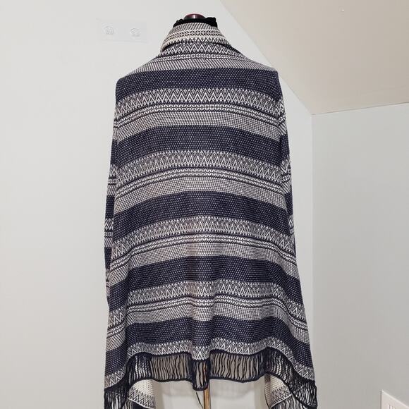 Charming Charlie Aztec Print Fringe Open Cardigan Medium - Picture 6 of 10